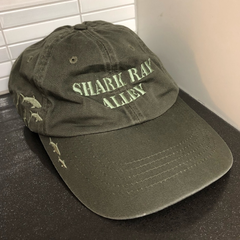 Shark Ray Alley cotton baseball hat